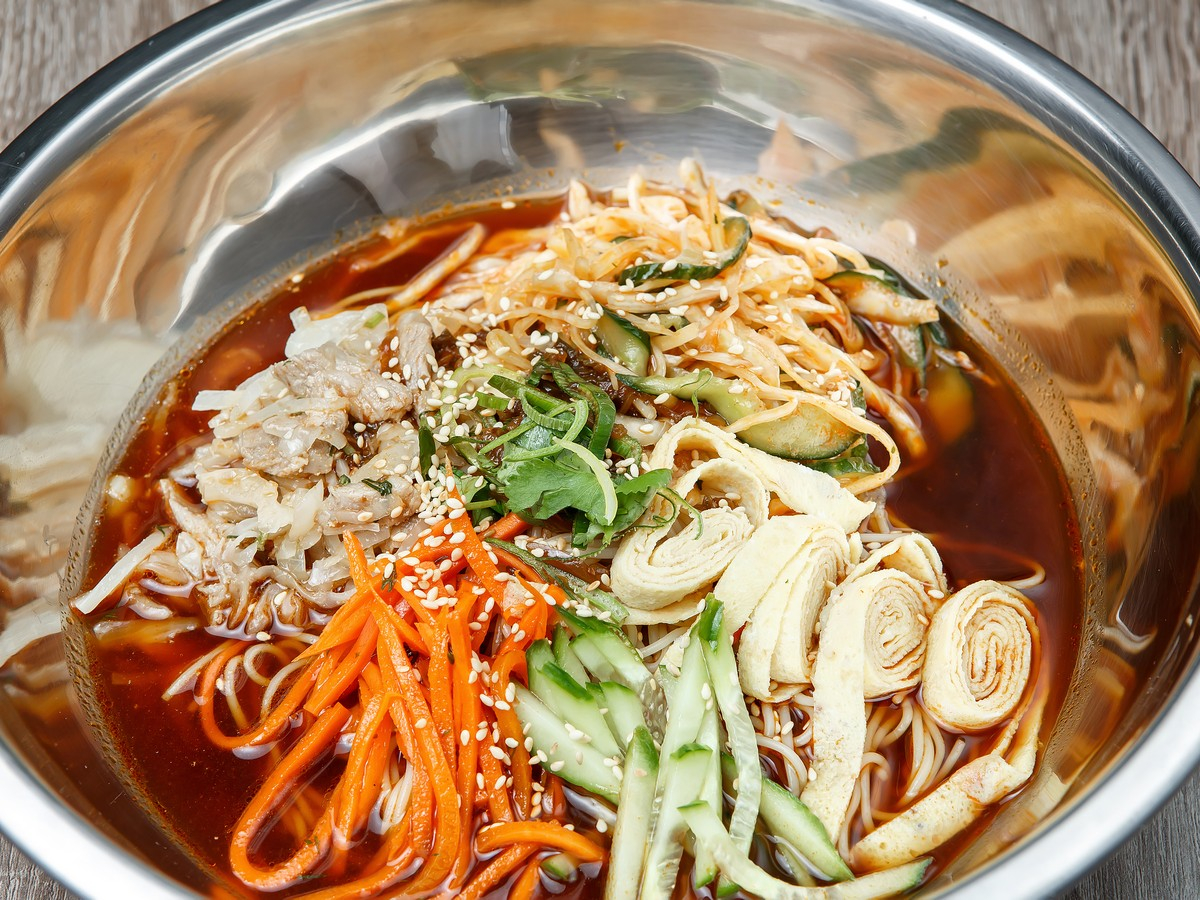 Как приготовить кукси — корейский суп?
