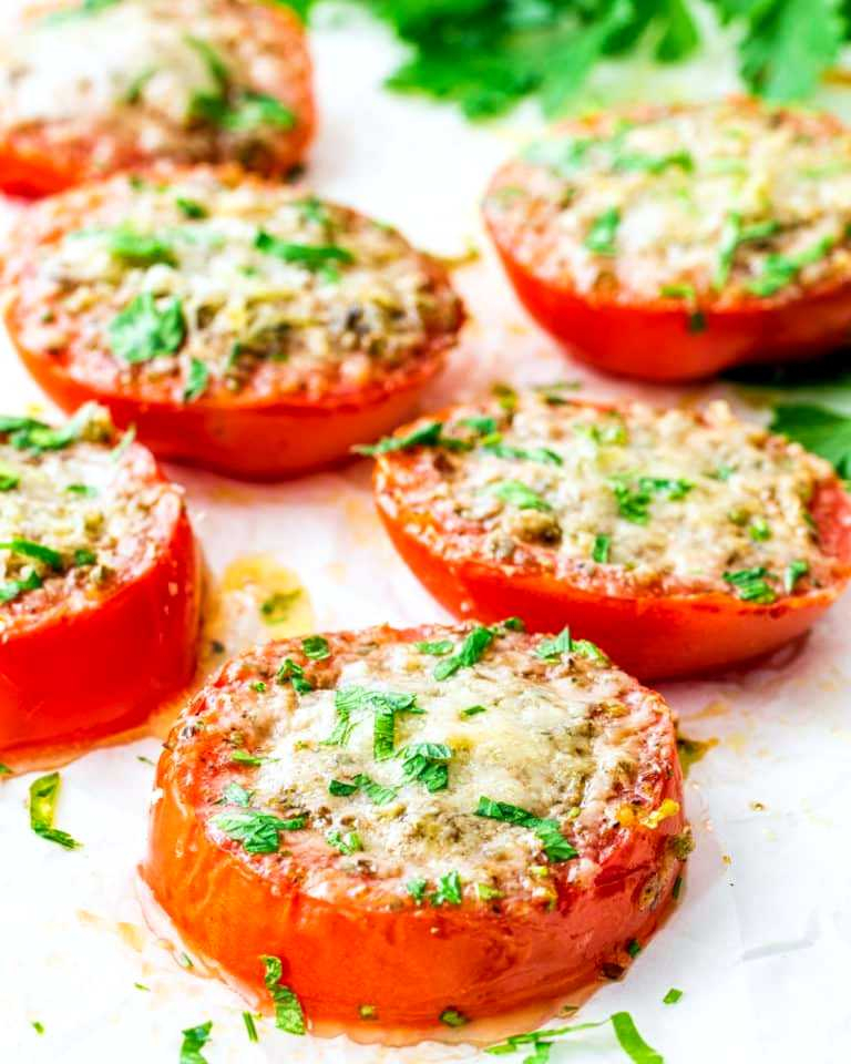 Запеченные помидоры с сыром и чесноком - рецепт с фото и пошаговой  инструкцией Cook Help